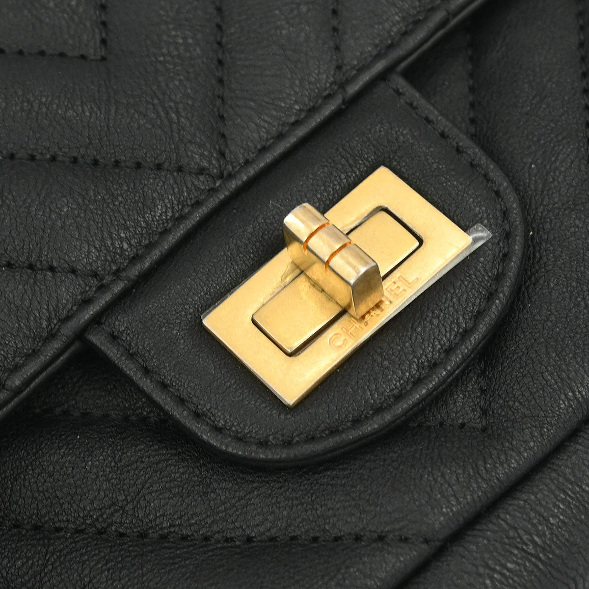 Chanel 2019 Black Calfskin 2.55 Chevron Classic Double Flap Shoulder Bag - Image 4
