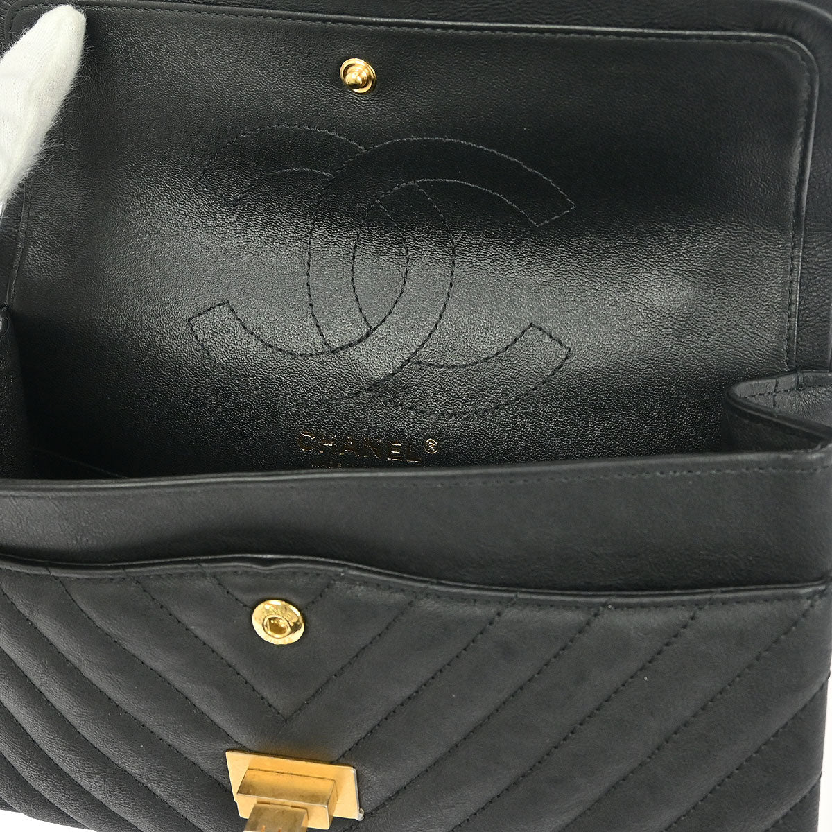 Chanel 2019 Black Calfskin 2.55 Chevron Classic Double Flap Shoulder Bag - Image 7