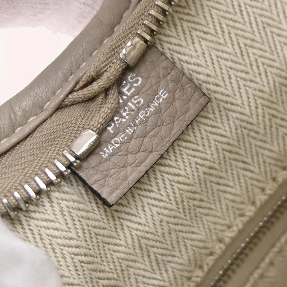 Hermes Gris Tourterelle Taurillon Clemence Massai PM Shoulder Bag - Image 8