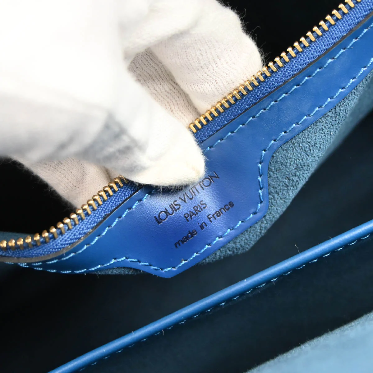Louis Vuitton 1999 Blue Epi Lussac Shoulder Bag M52285 - Image 9