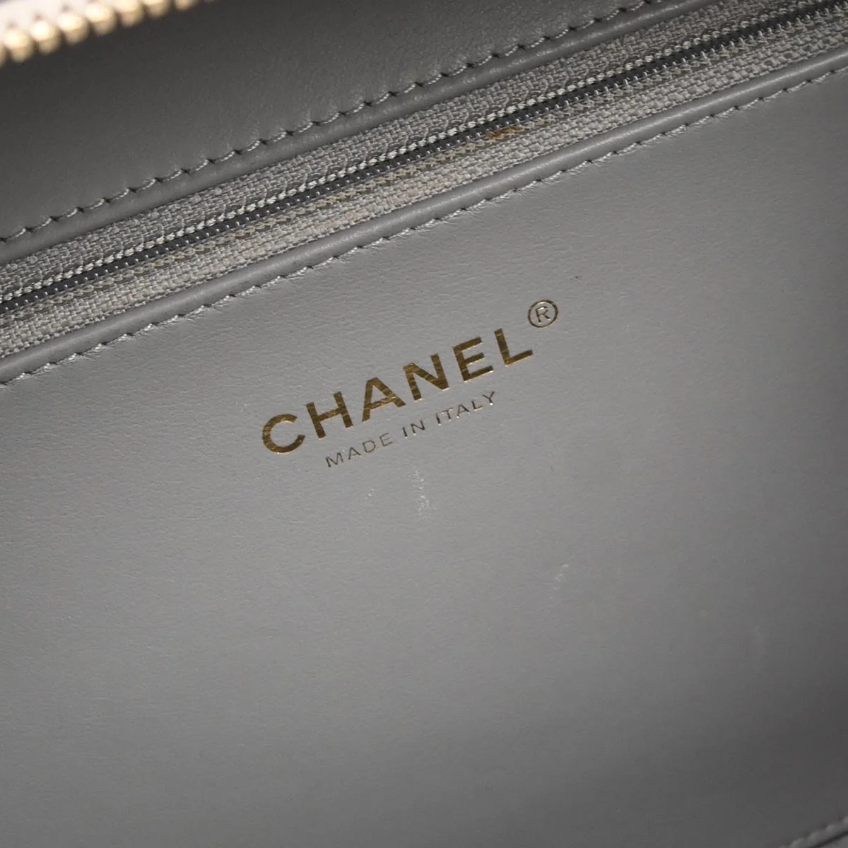 Chanel 2019 Gray Caviar Skin CC Filigree 2way Vanity Shoulder Handbag - Image 9