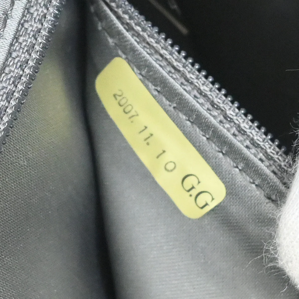 Chanel Silver PVC Lambskin Ice Cube Jumbo Shoulder Bag - Image 7