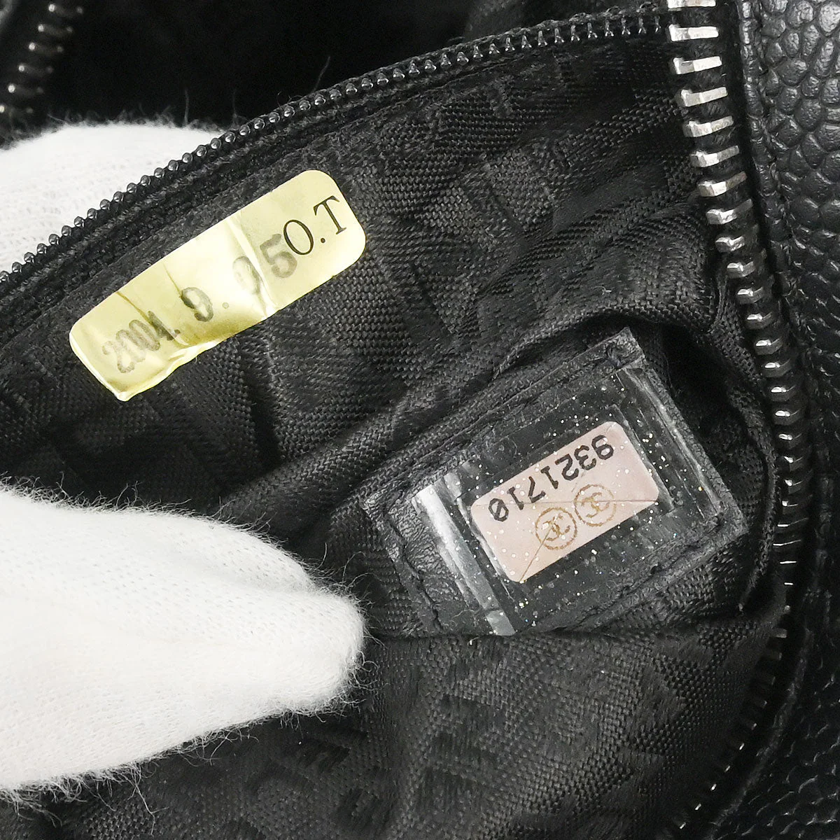 Chanel 2005-2006 Black Caviar Skin Choco Bar Handbag - Image 10