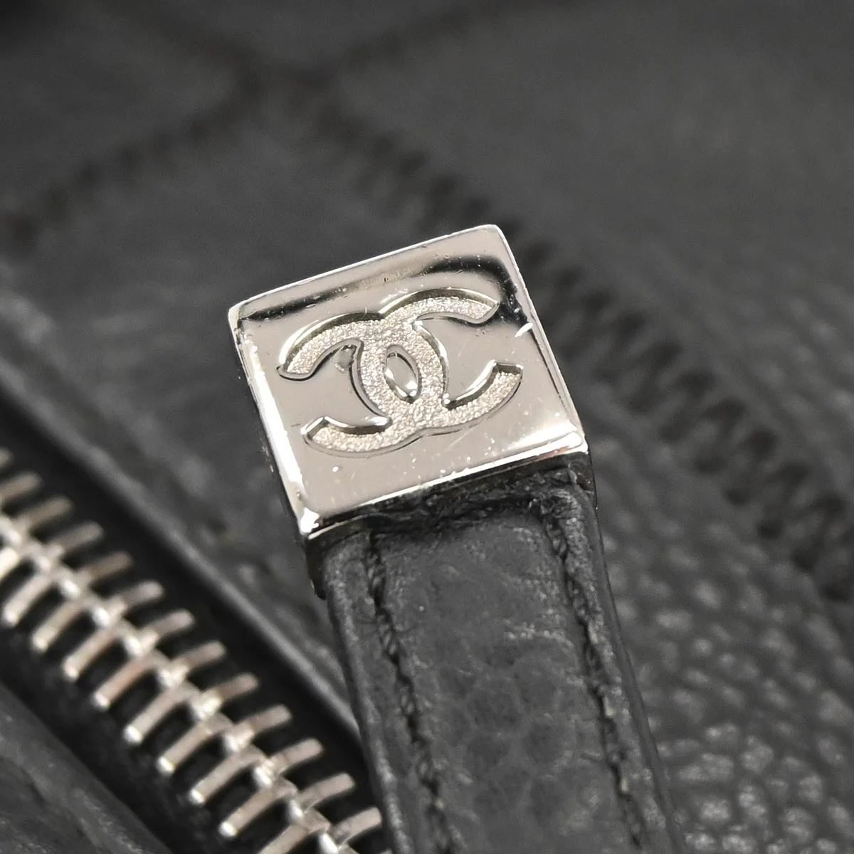 Chanel 2003-2004 Black Caviar Skin Choco Bar Handbag - Image 4