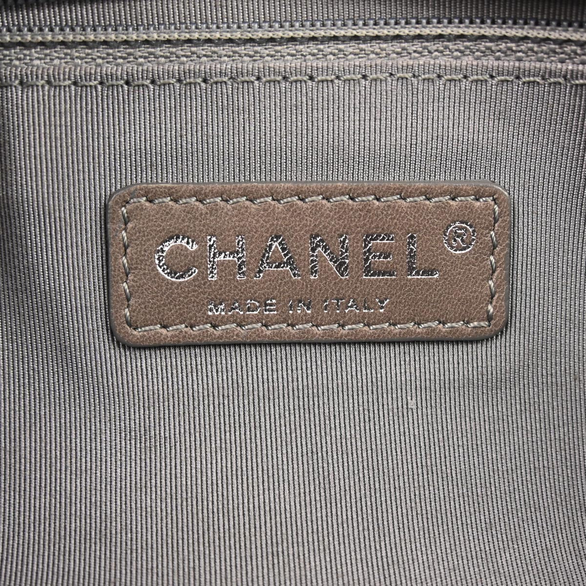 Chanel Metallic Silver Calfskin Handbag - Image 8