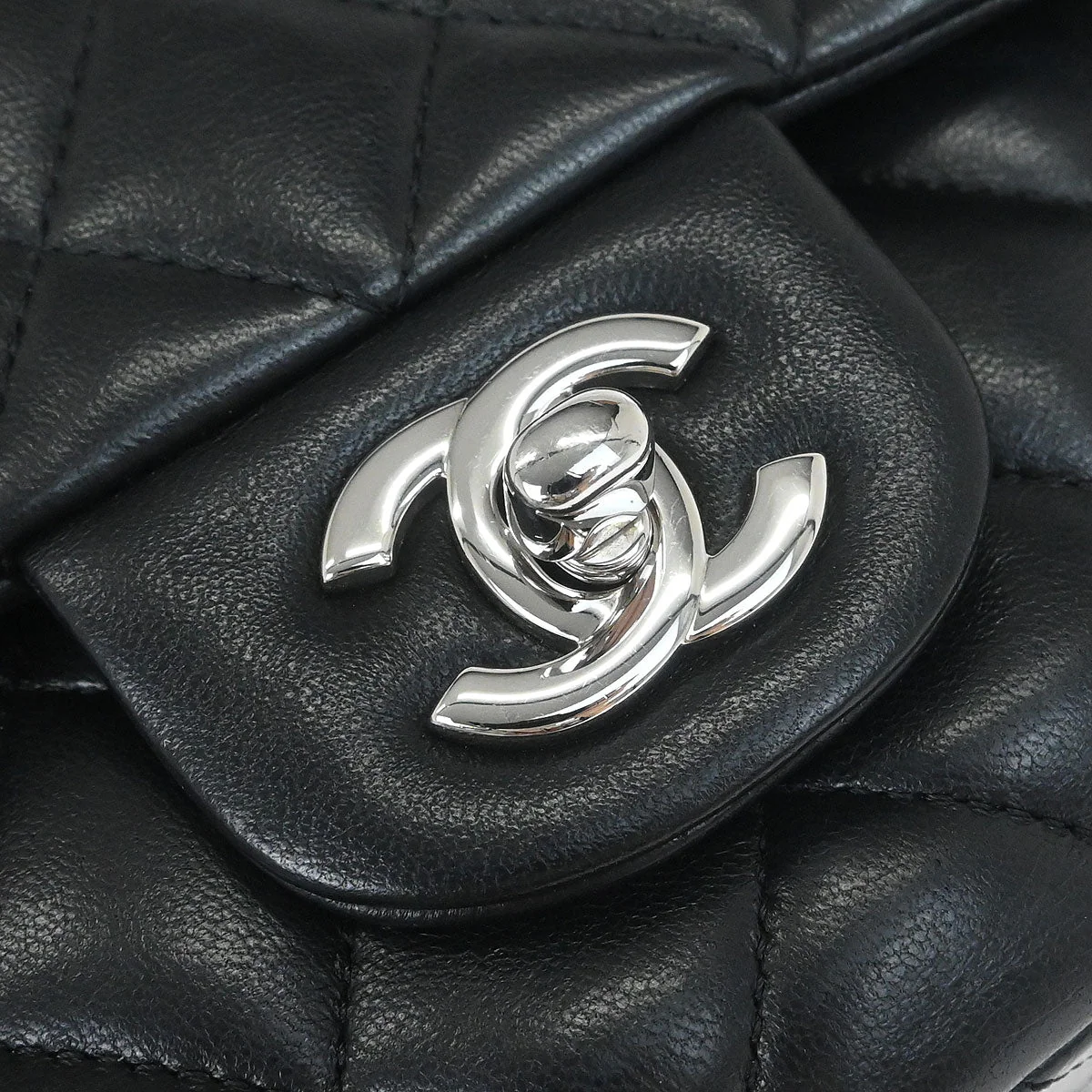 Chanel 2019 Black Lambskin Medium Classic Double Flap Shoulder Bag - Image 4