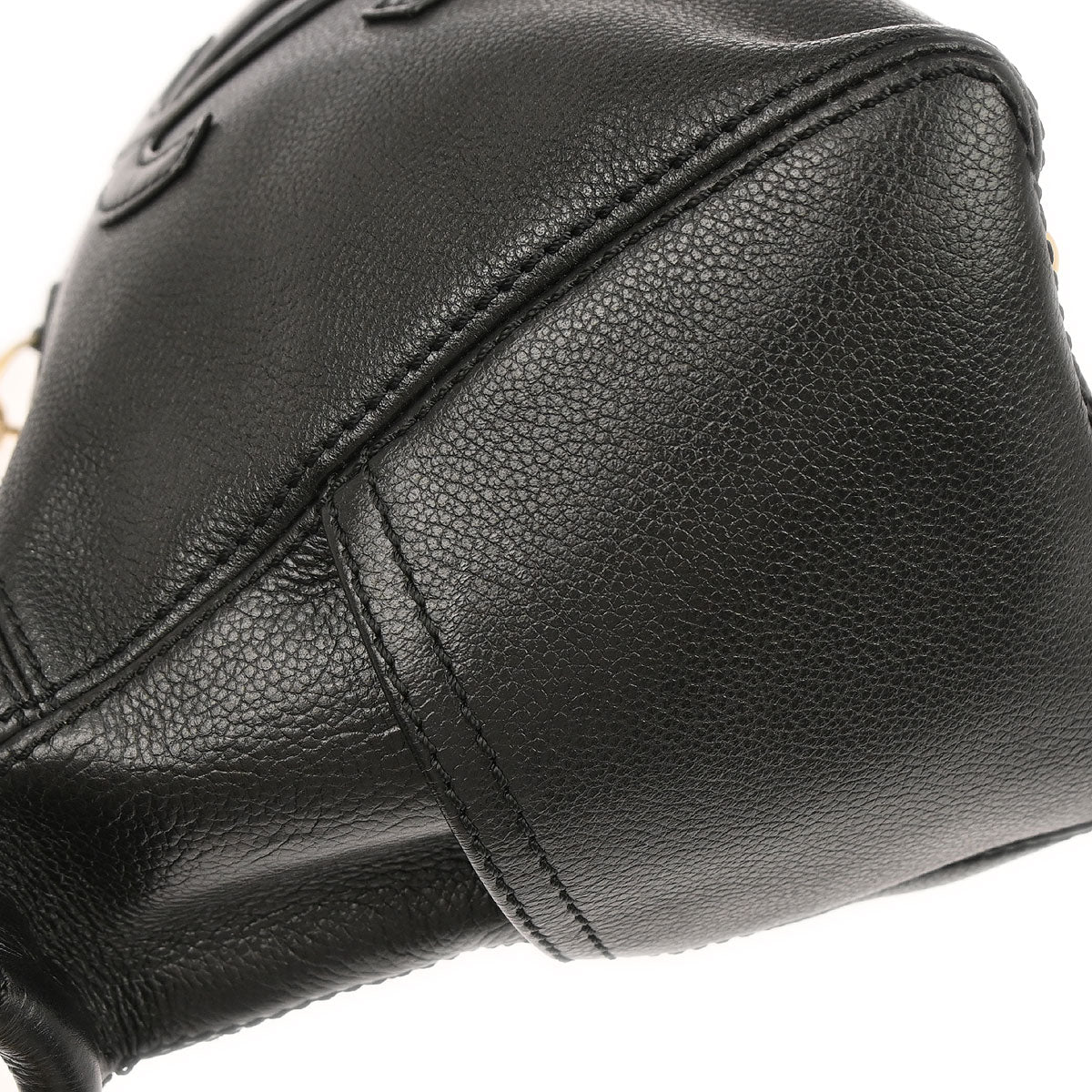 Chanel 2003-2004 Black Calfskin Chain Handbag - Image 5