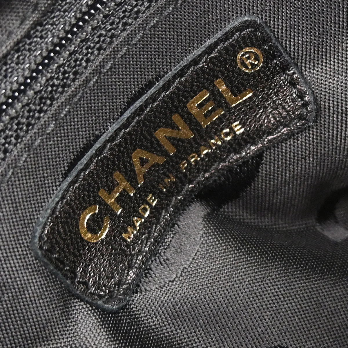 Chanel 2003-2004 Black Calfskin Chain Handbag - Image 8