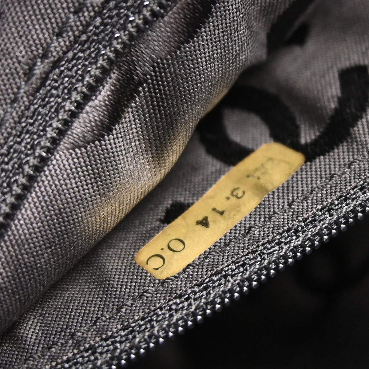 Chanel 2003-2004 Black Calfskin Chain Handbag - Image 9