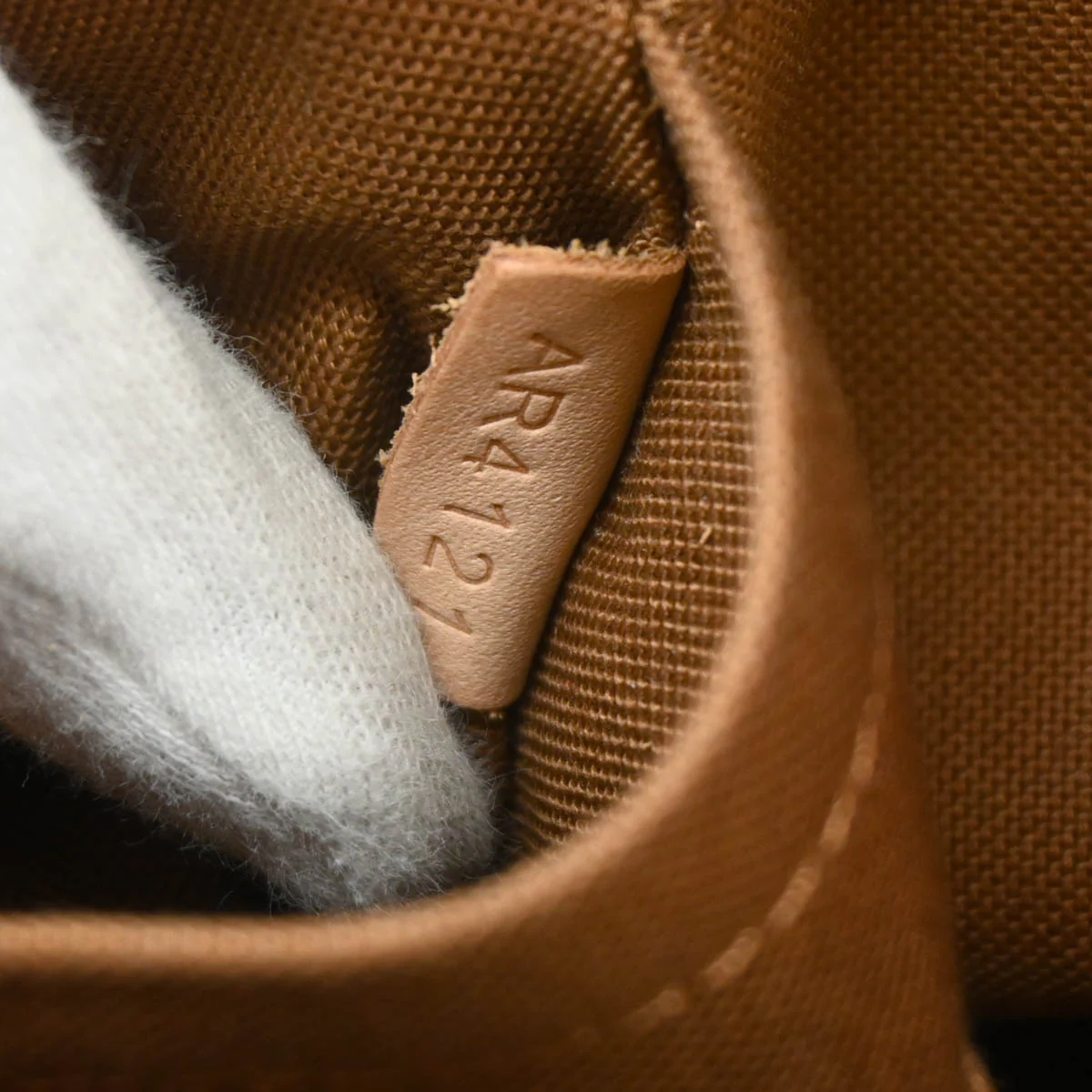 Louis Vuitton 2011 Monogram Trotteur Beaubourg Shoulder Bag M97037 - Image 10