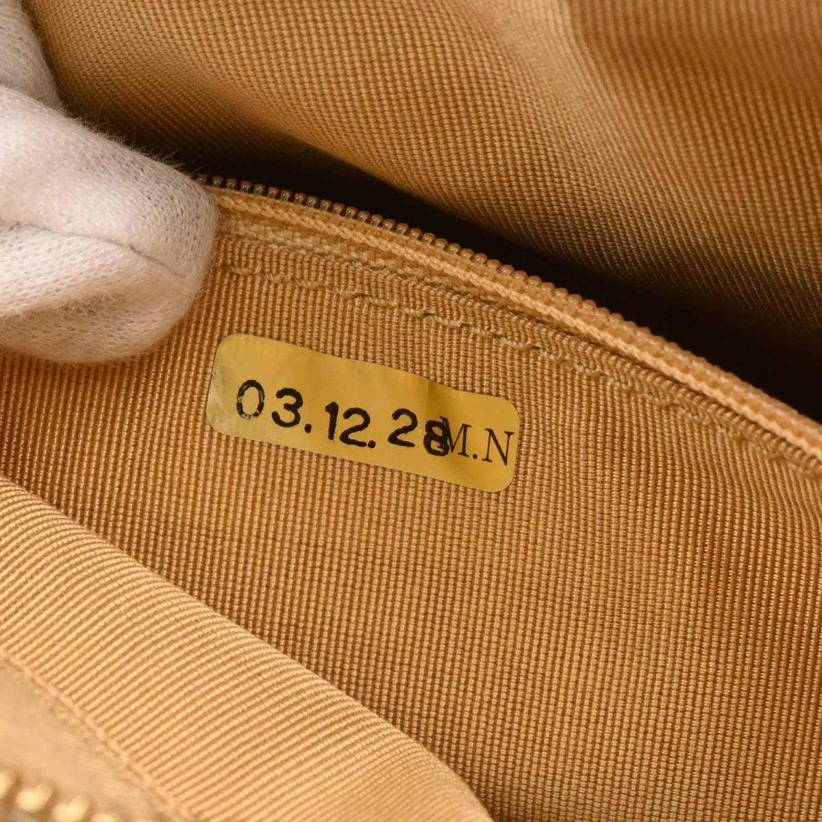 Chanel 2003-2004 Beige Caviar Handbag - Image 9