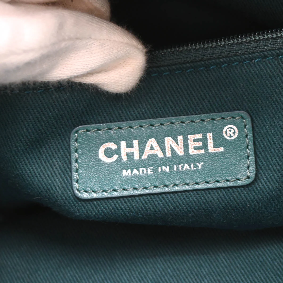 Chanel 2019 Green Fabric Deauville Drawstring Bucket Shoulder Bag - Image 10