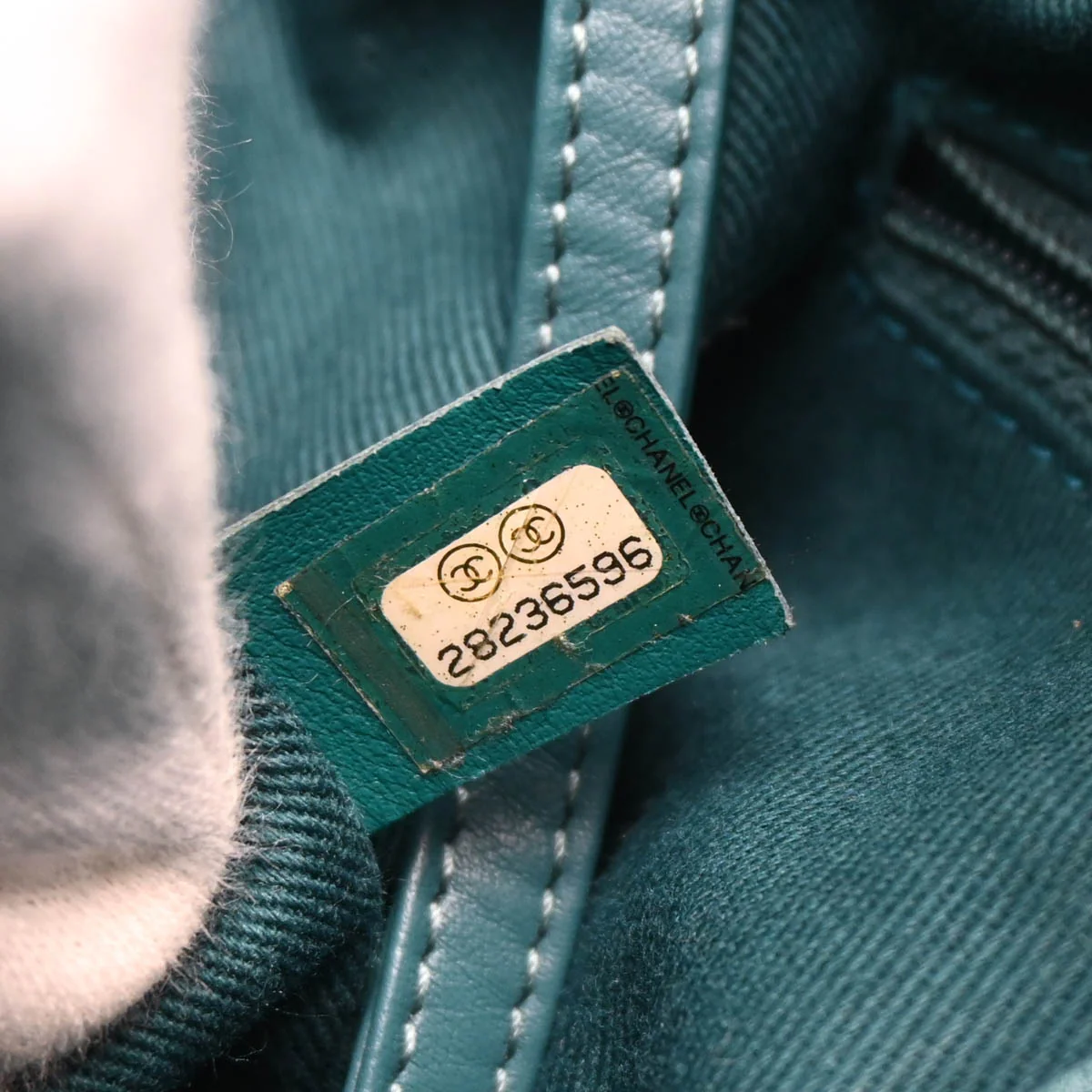 Chanel 2019 Green Fabric Deauville Drawstring Bucket Shoulder Bag - Image 11