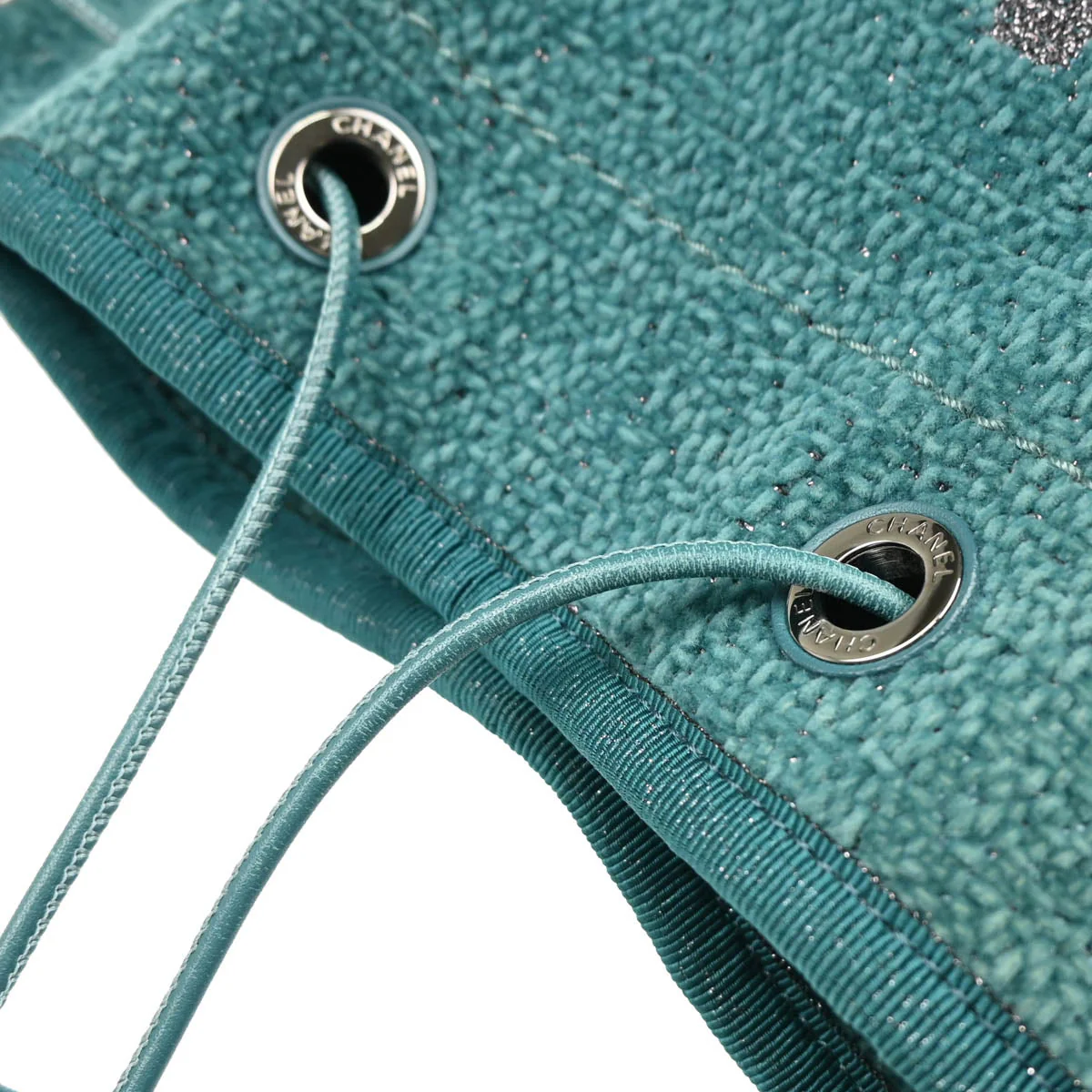 Chanel 2019 Green Fabric Deauville Drawstring Bucket Shoulder Bag - Image 6