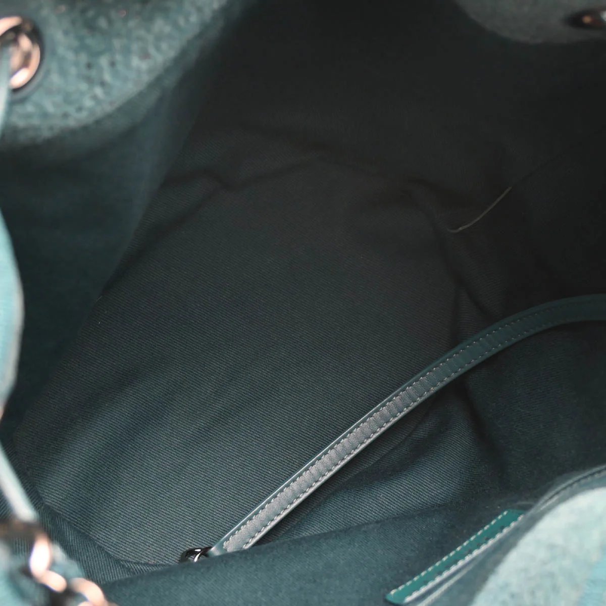 Chanel 2019 Green Fabric Deauville Drawstring Bucket Shoulder Bag - Image 9