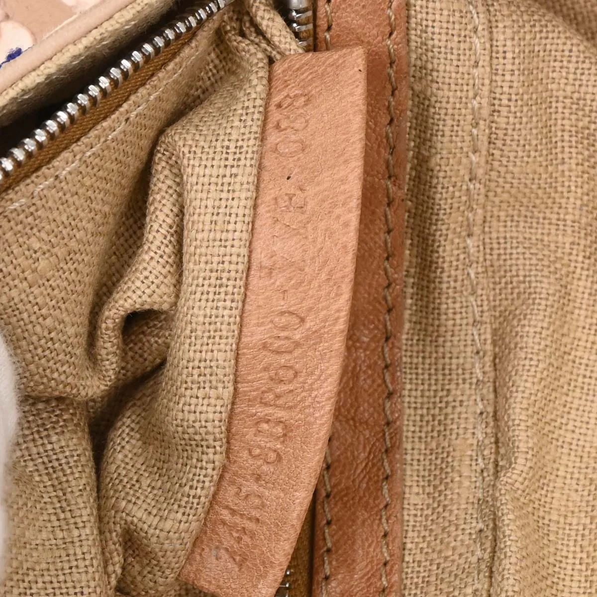 Fendi * Beige Leather Baguette Handbag - Image 10