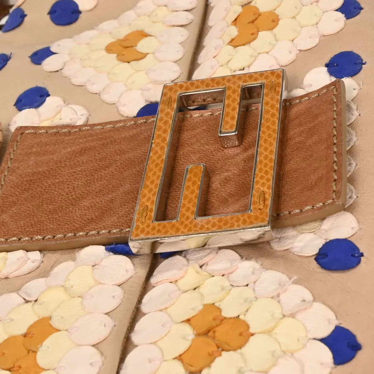 Fendi * Beige Leather Baguette Handbag - Image 5