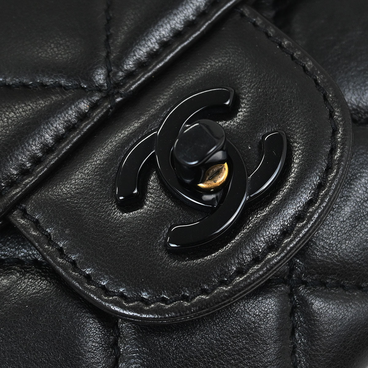 Chanel 1997-1999 Black Lambskin Shoulder Bag - Image 4