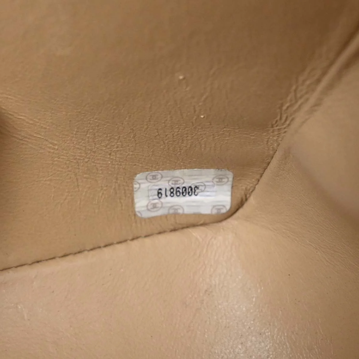 Chanel 1994-1996 Beige Caviar Medium Diana Shoulder Bag - Image 10