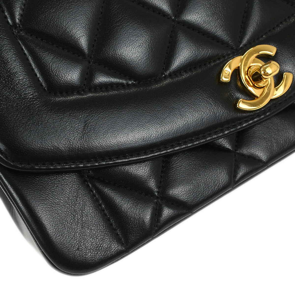 Chanel 1994-1996 Black Lambskin Small Diana Shoulder Bag - Image 4