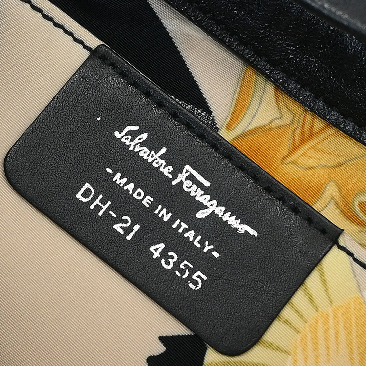 Salvatore Ferragamo Black Vara Bow Handbag - Image 10