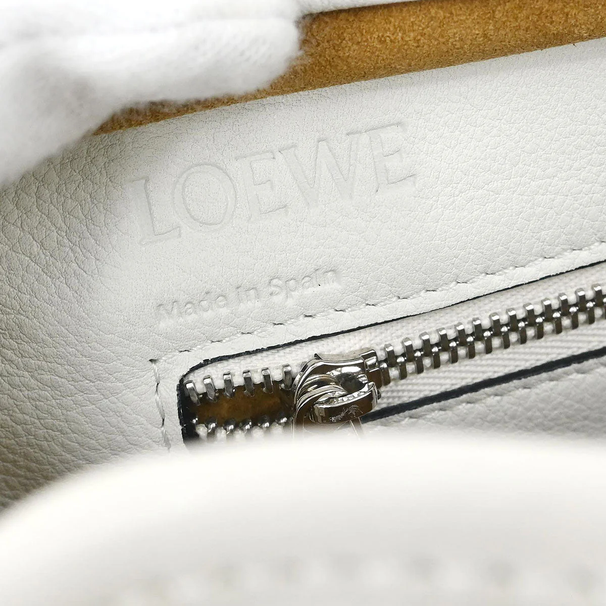 Loewe White Amazona 23 Handbag - Image 9