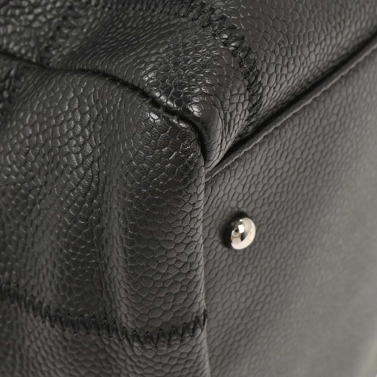 Chanel 2004-2005 Black Caviar Choco Bar Handbag - Image 4
