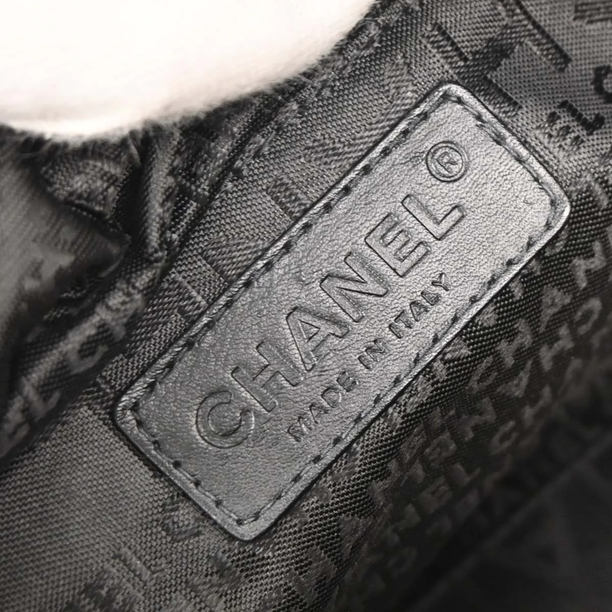Chanel 2004-2005 Black Caviar Choco Bar Handbag - Image 9