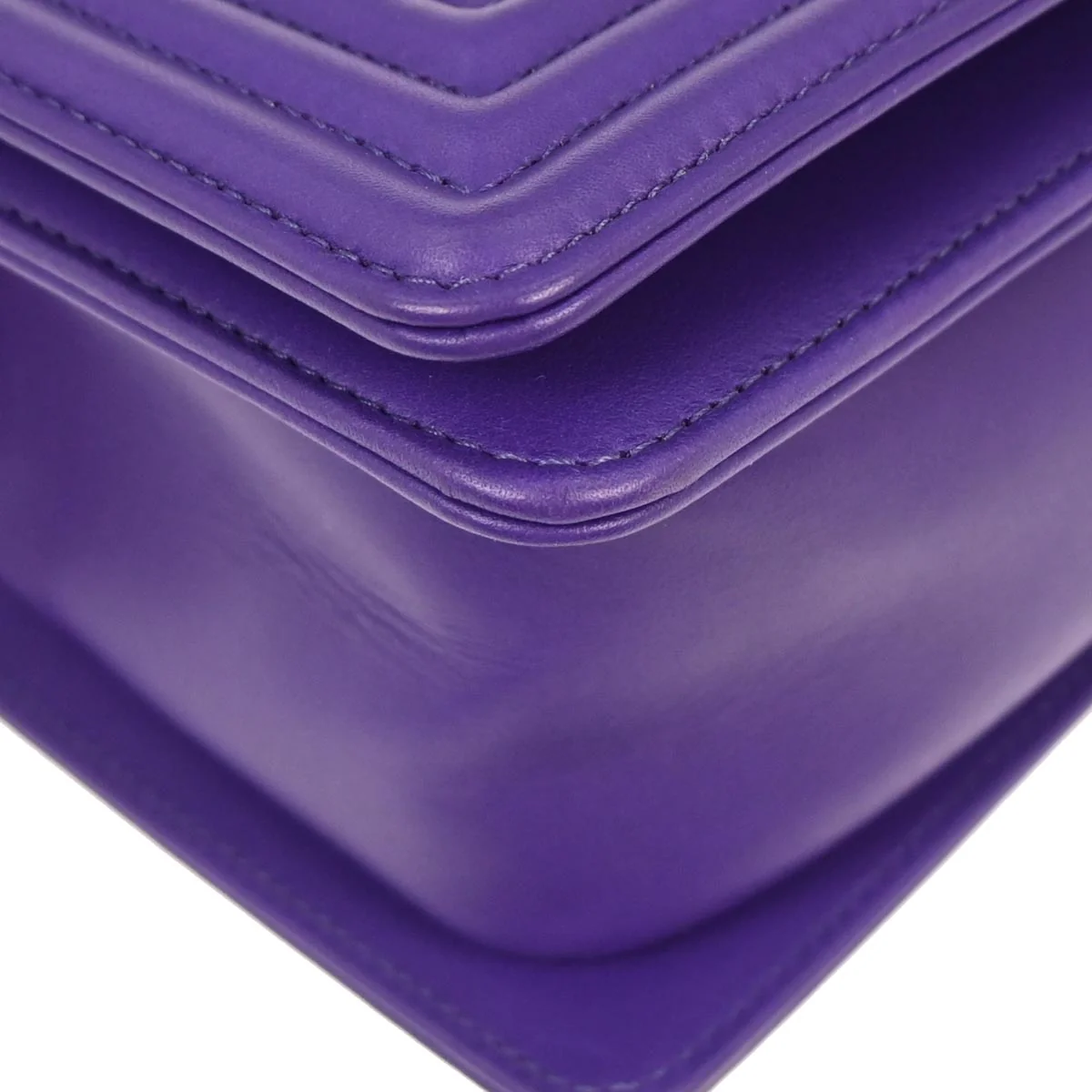 Boy Chanel 2019 Purple Lambskin Medium Shoulder Bag - Image 3