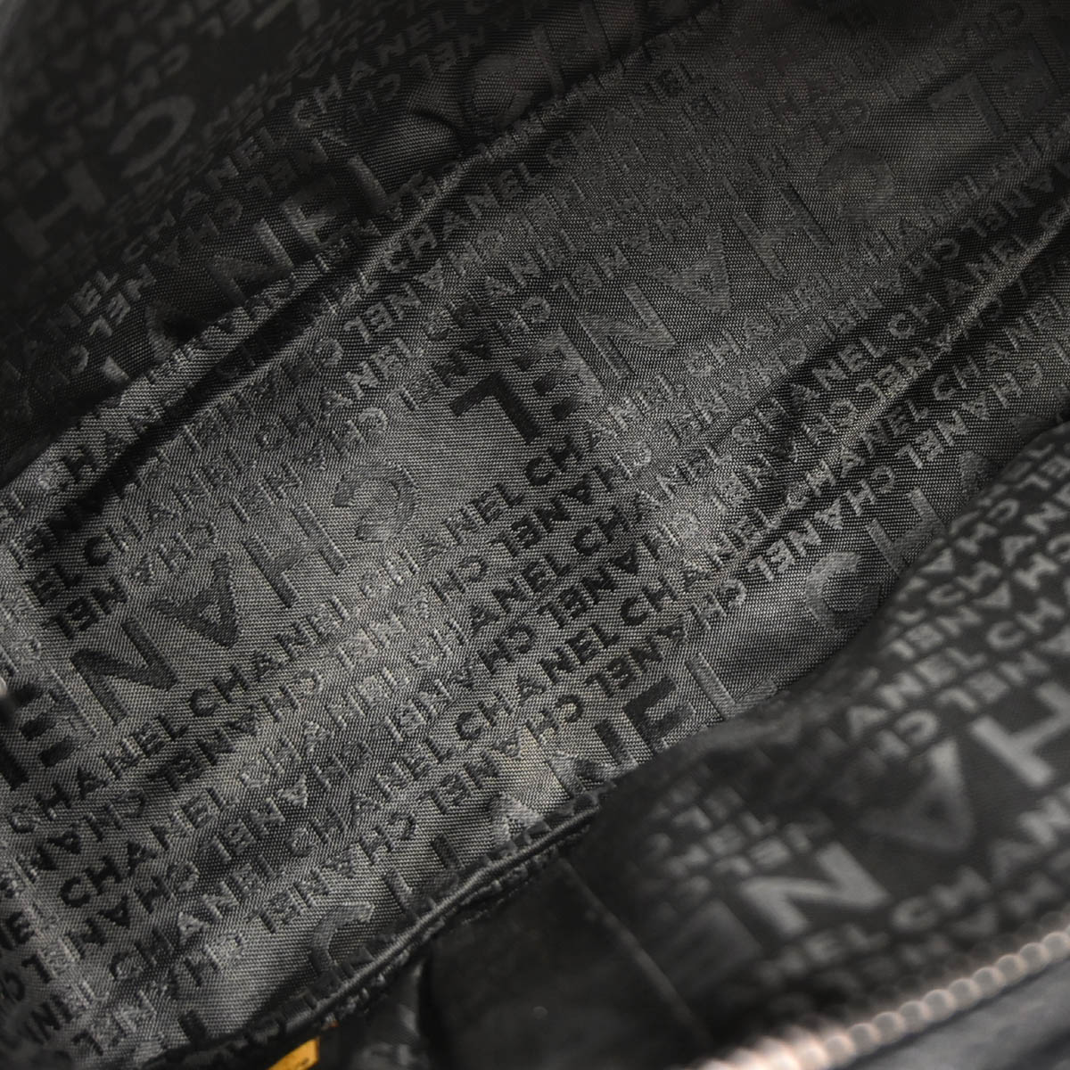 Chanel 2005-2006 Black Caviar Skin Choco Bar Handbag - Image 8