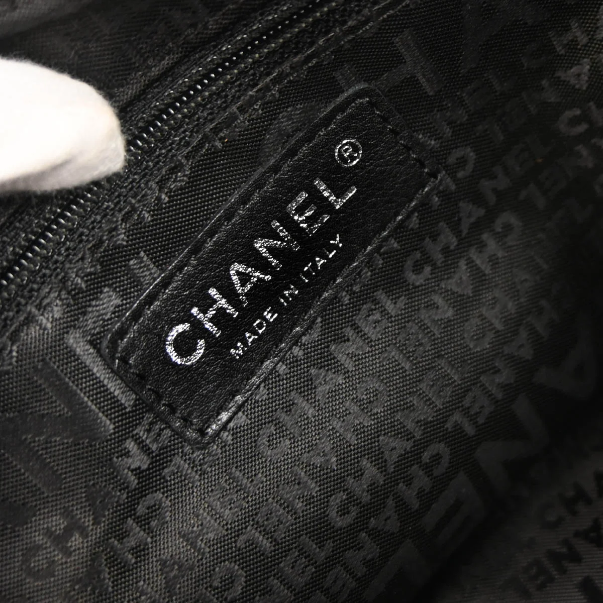 Chanel 2005-2006 Black Caviar Skin Choco Bar Handbag - Image 9