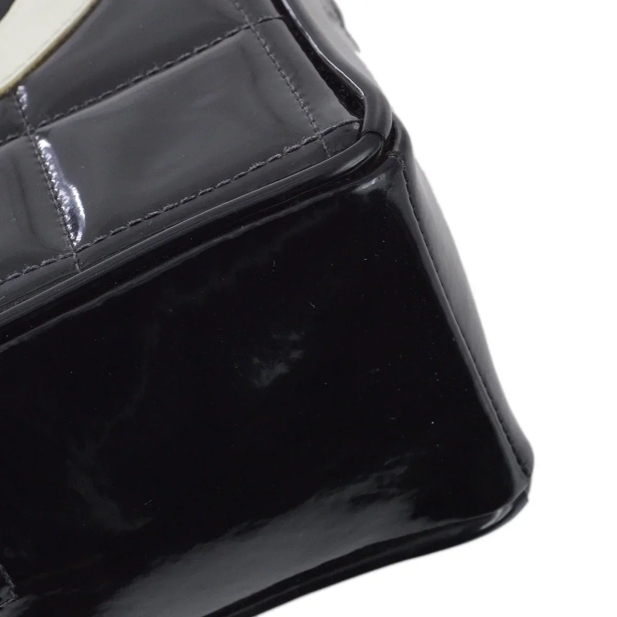 Chanel 1994-1996 Black Heart Vanity Handbag - Image 6