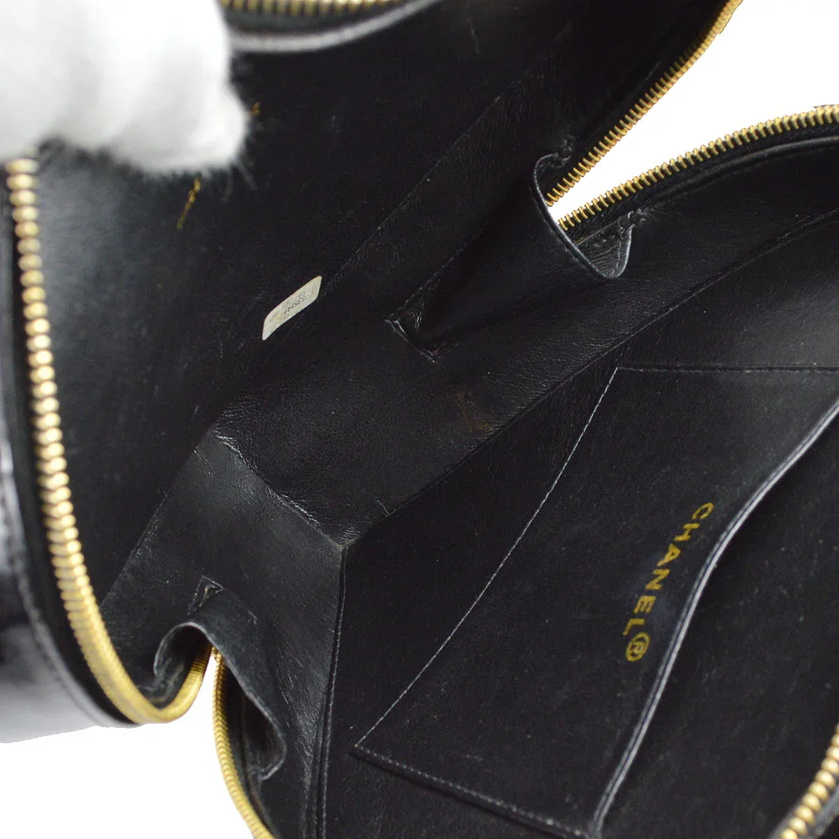 Chanel 1994-1996 Black Heart Vanity Handbag - Image 8