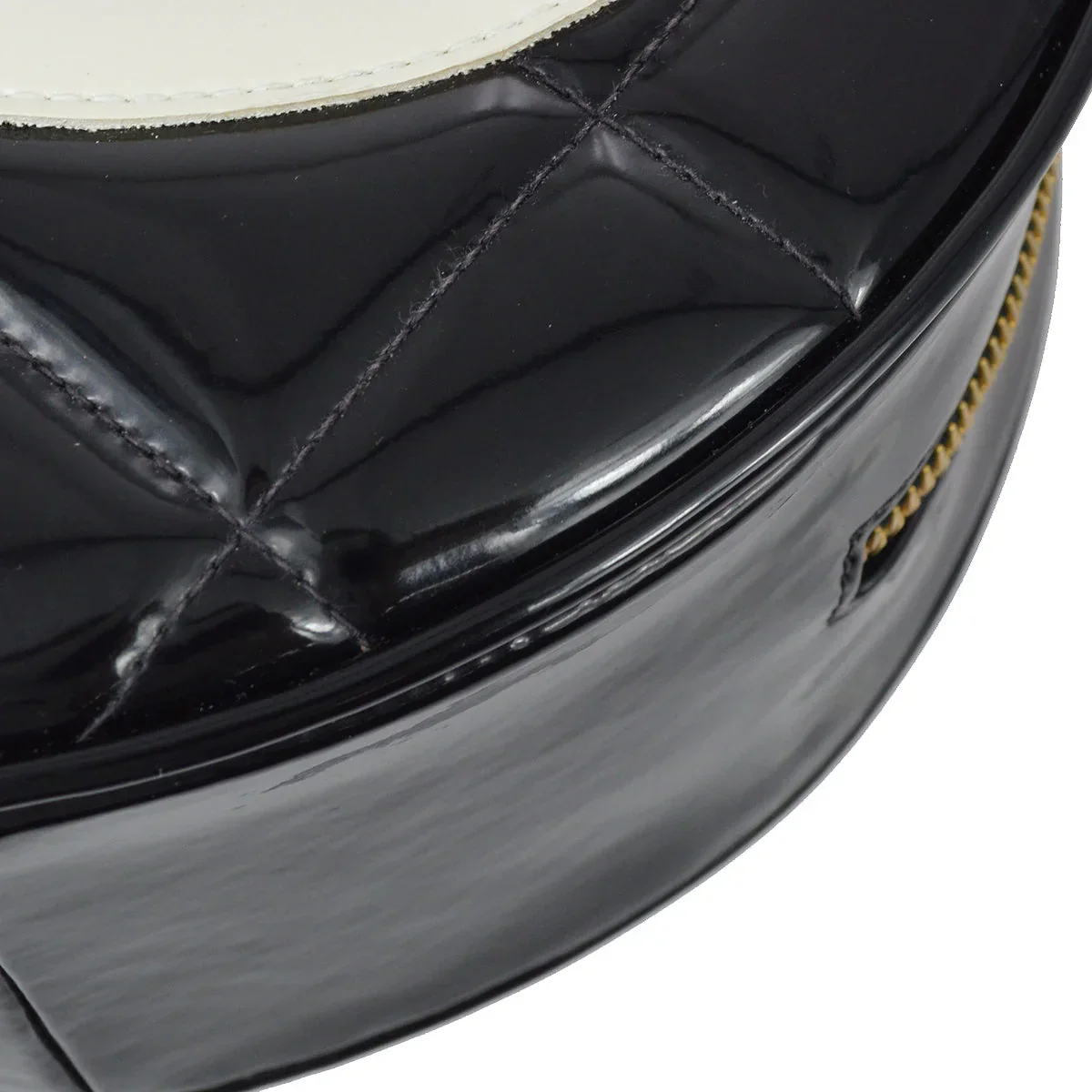 Chanel 1994-1996 Black Patent Leather Round Vanity Handbag - Image 7