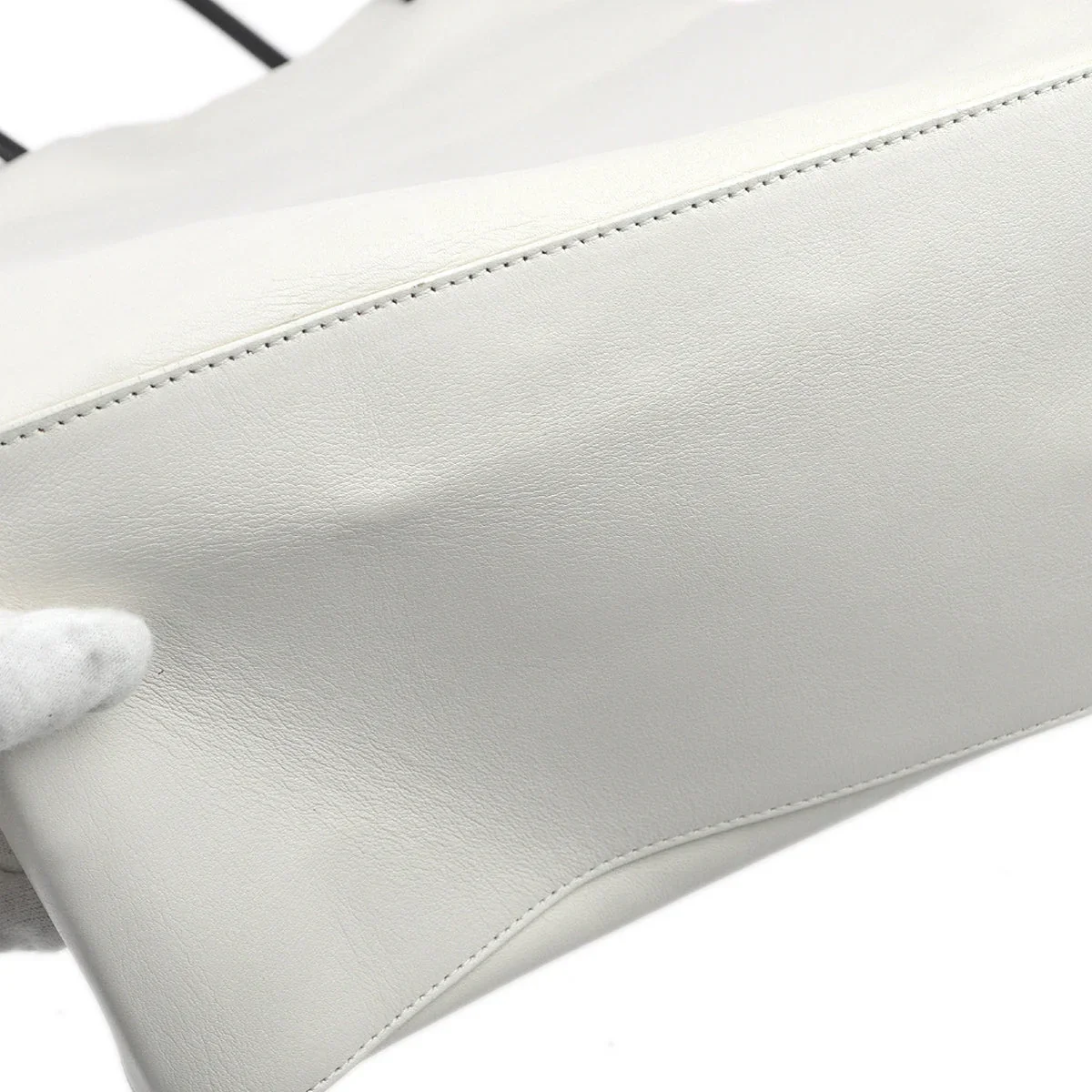 Chanel * 2008-2009 White Calfskin Essential Tote Handbag - Image 4