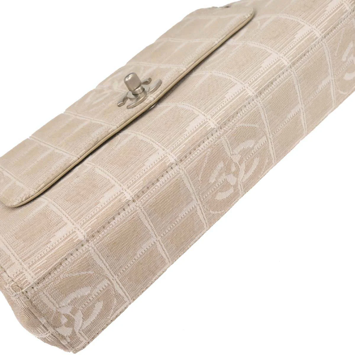 Chanel 2002-2003 White Jacquard Nylon New Travel Line Shoulder Bag - Image 3