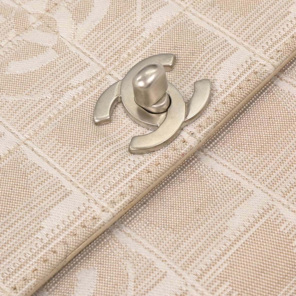 Chanel 2002-2003 White Jacquard Nylon New Travel Line Shoulder Bag - Image 4