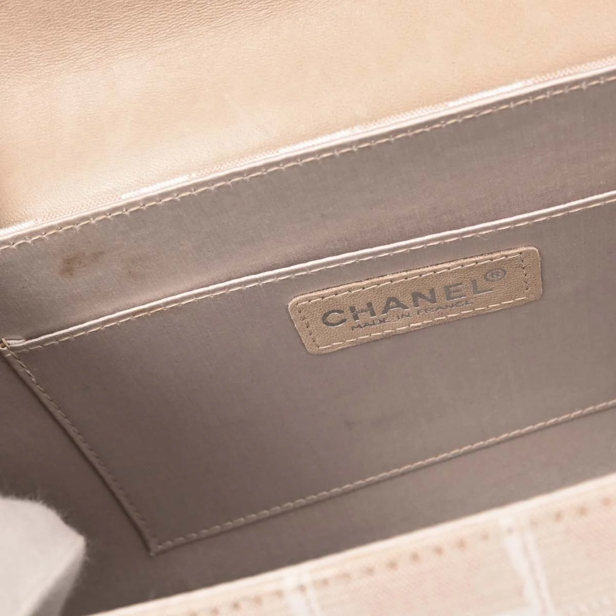 Chanel 2002-2003 White Jacquard Nylon New Travel Line Shoulder Bag - Image 9