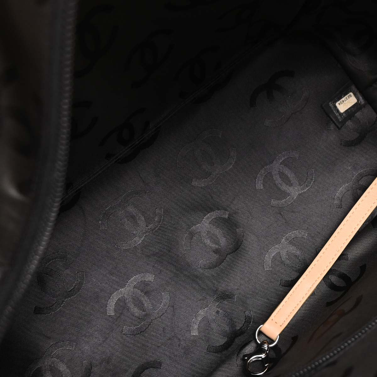 Chanel 2005-2006 Beige Calfskin Cambon Ligne Tote Handbag - Image 8