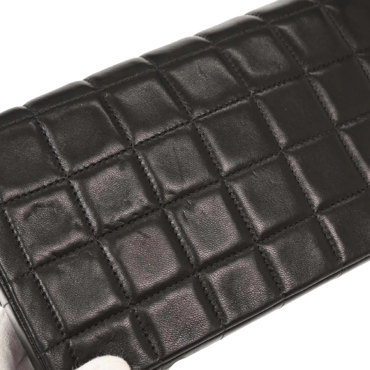 Chanel Black Lambskin East West Choco Bar Shoulder Bag - Image 4