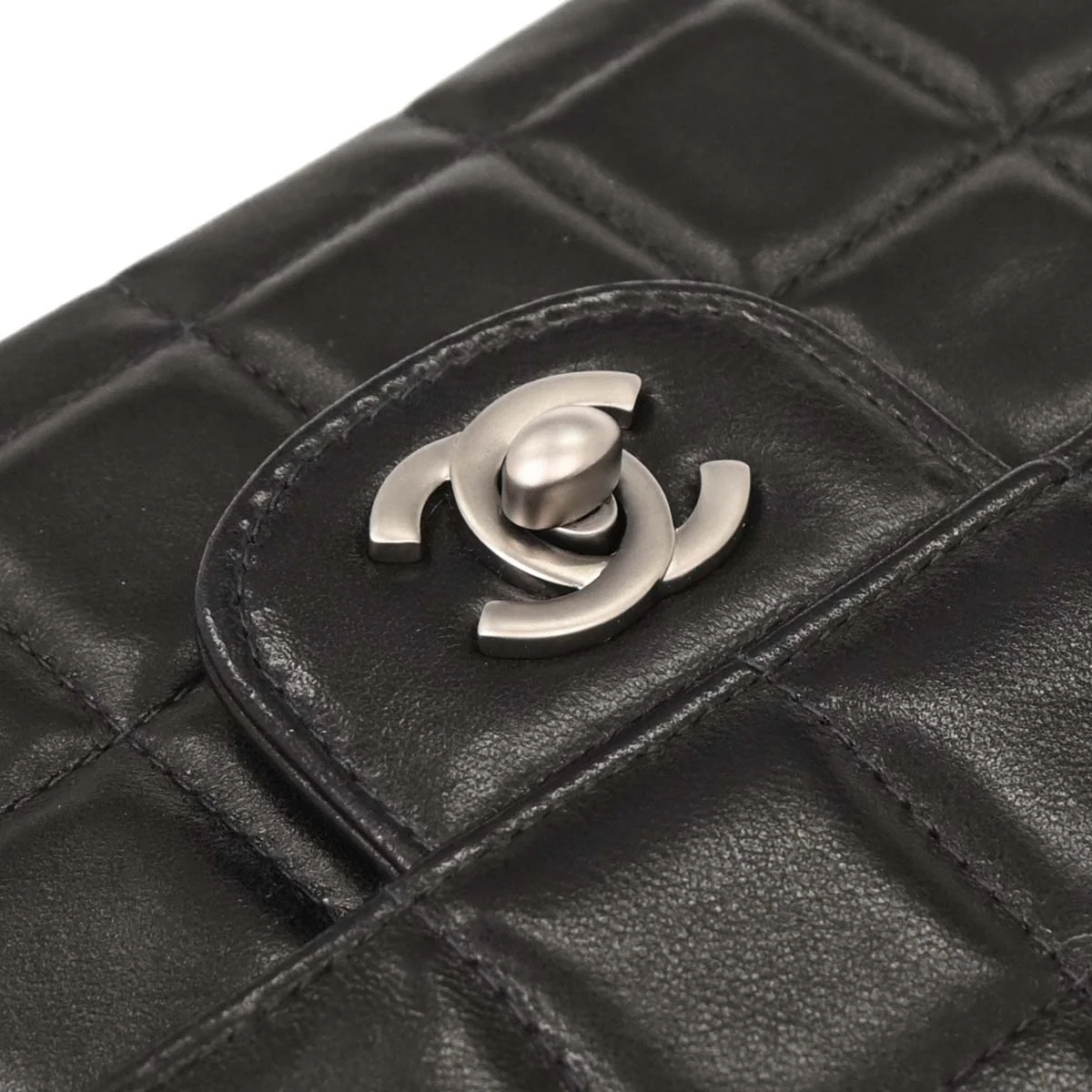 Chanel Black Lambskin East West Choco Bar Shoulder Bag - Image 5