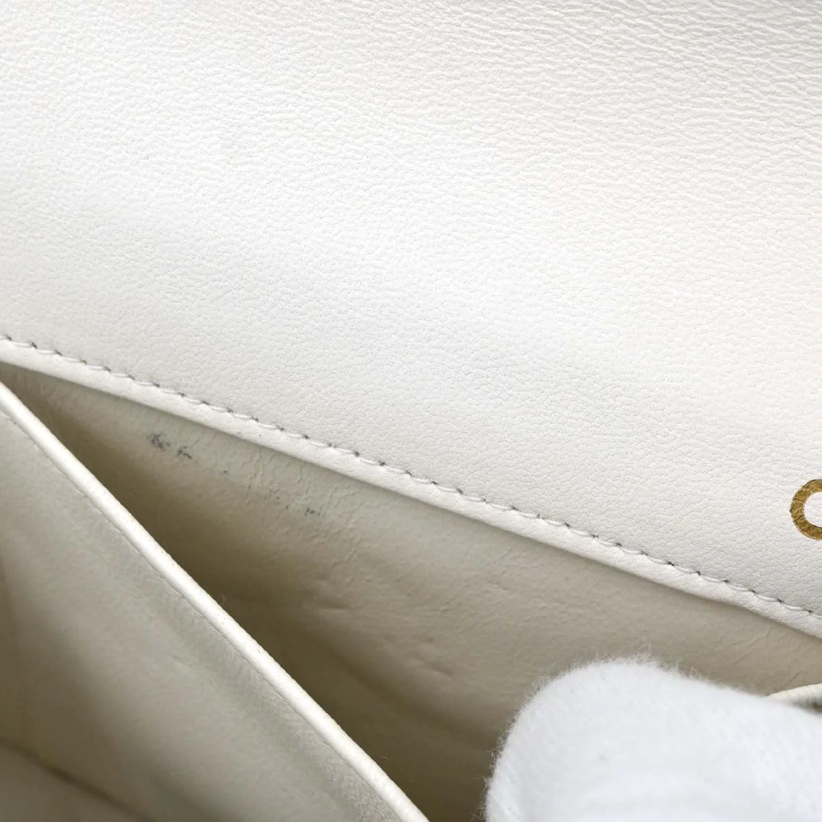 Chanel 2002-2003 White Lambskin East West Choco Bar Shoulder Bag - Image 10