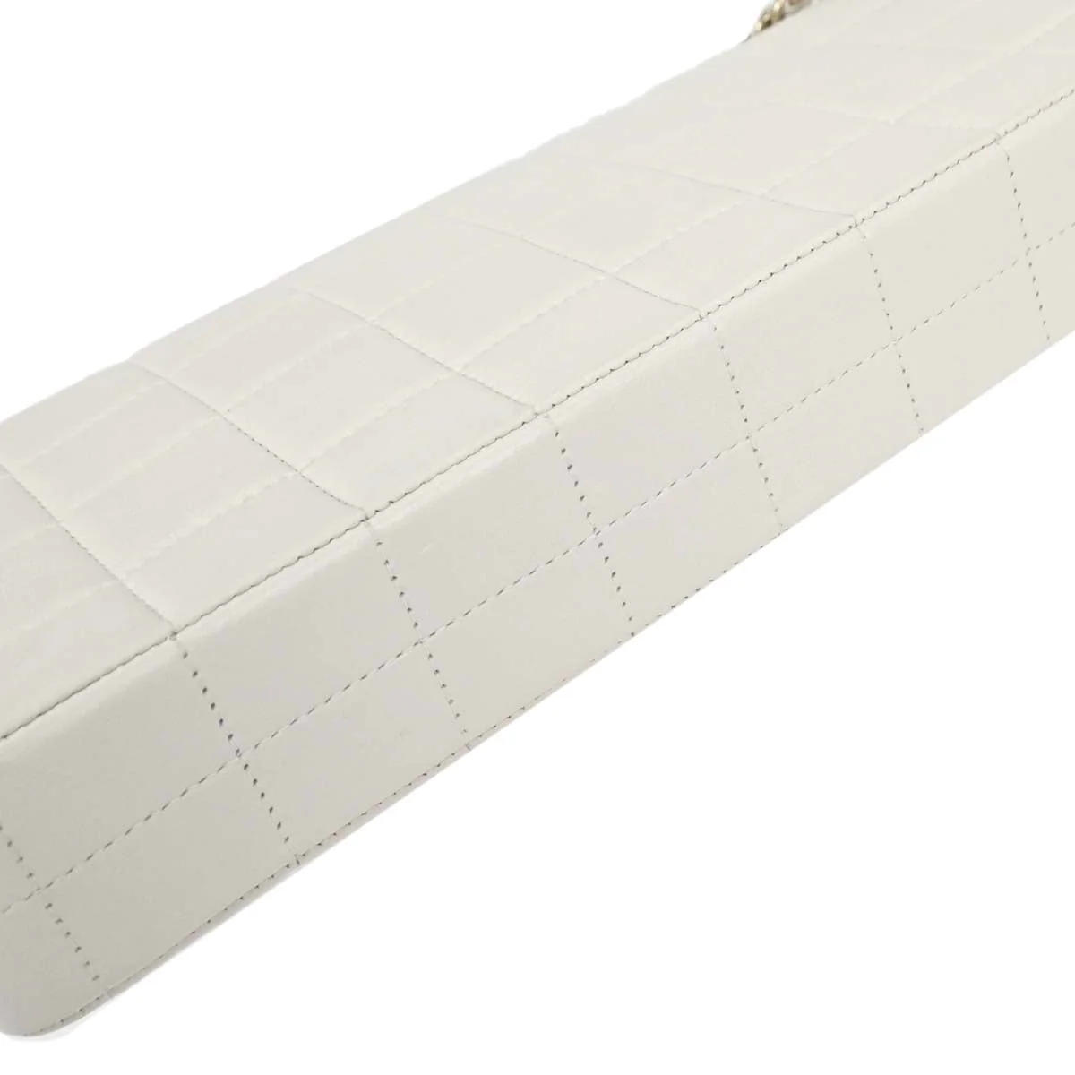 Chanel 2002-2003 White Lambskin East West Choco Bar Shoulder Bag - Image 3