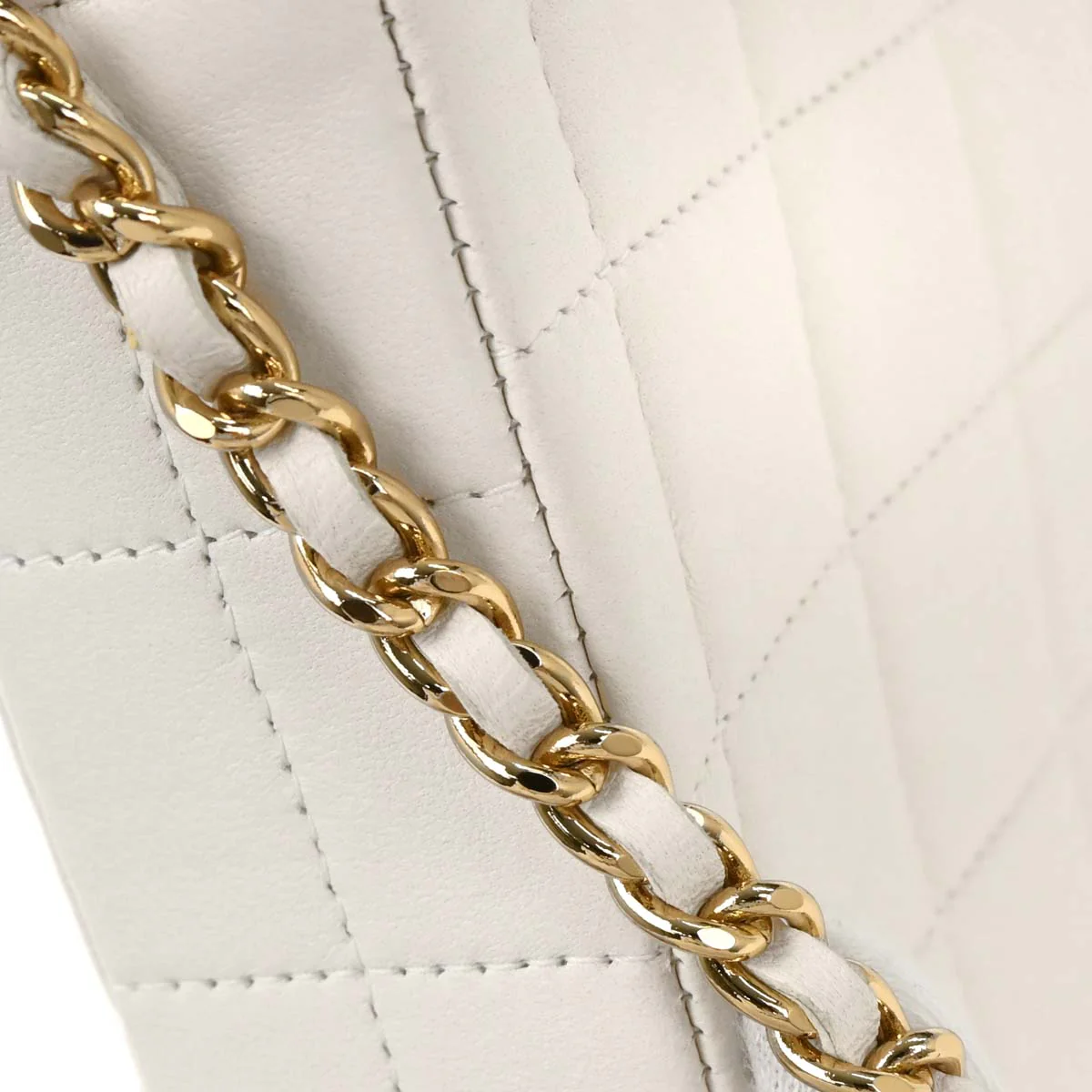 Chanel 2002-2003 White Lambskin East West Choco Bar Shoulder Bag - Image 4