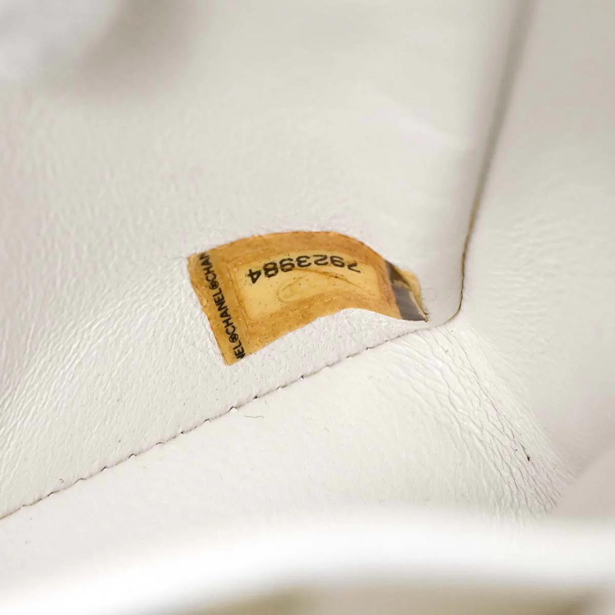 Chanel 2002-2003 White Lambskin East West Choco Bar Shoulder Bag - Image 9