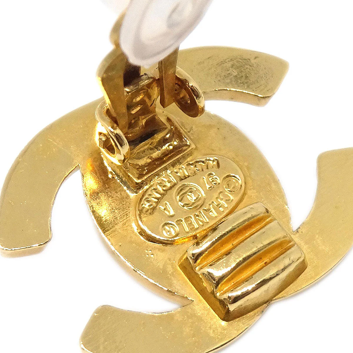 Chanel CC Turnlock Clip-On Earrings Gold Small 97A - Image 4