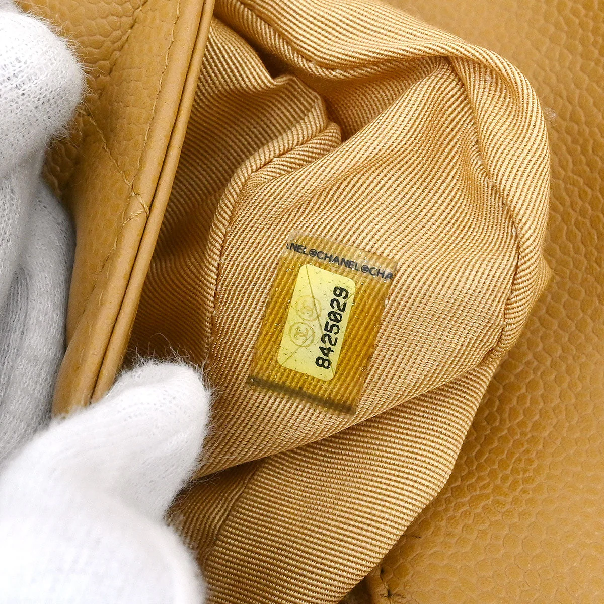 Chanel 2003-2004 Beige Caviar Handbag - Image 10