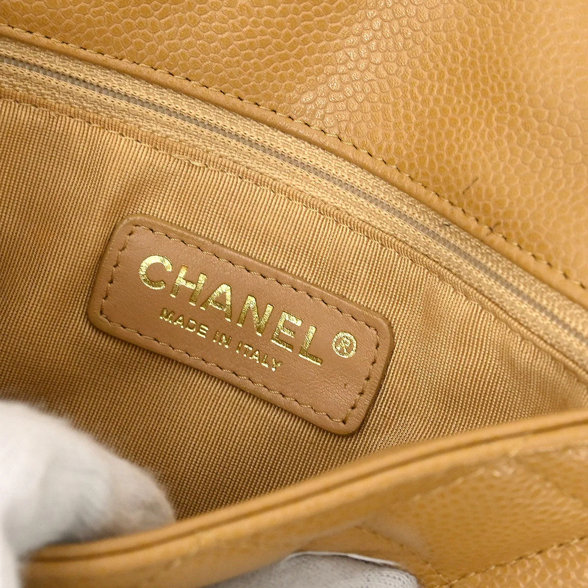 Chanel 2003-2004 Beige Caviar Handbag - Image 8