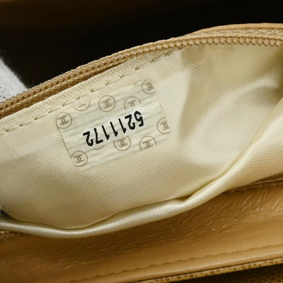 Chanel 1997-1999 Beige Caviar Handbag - Image 9