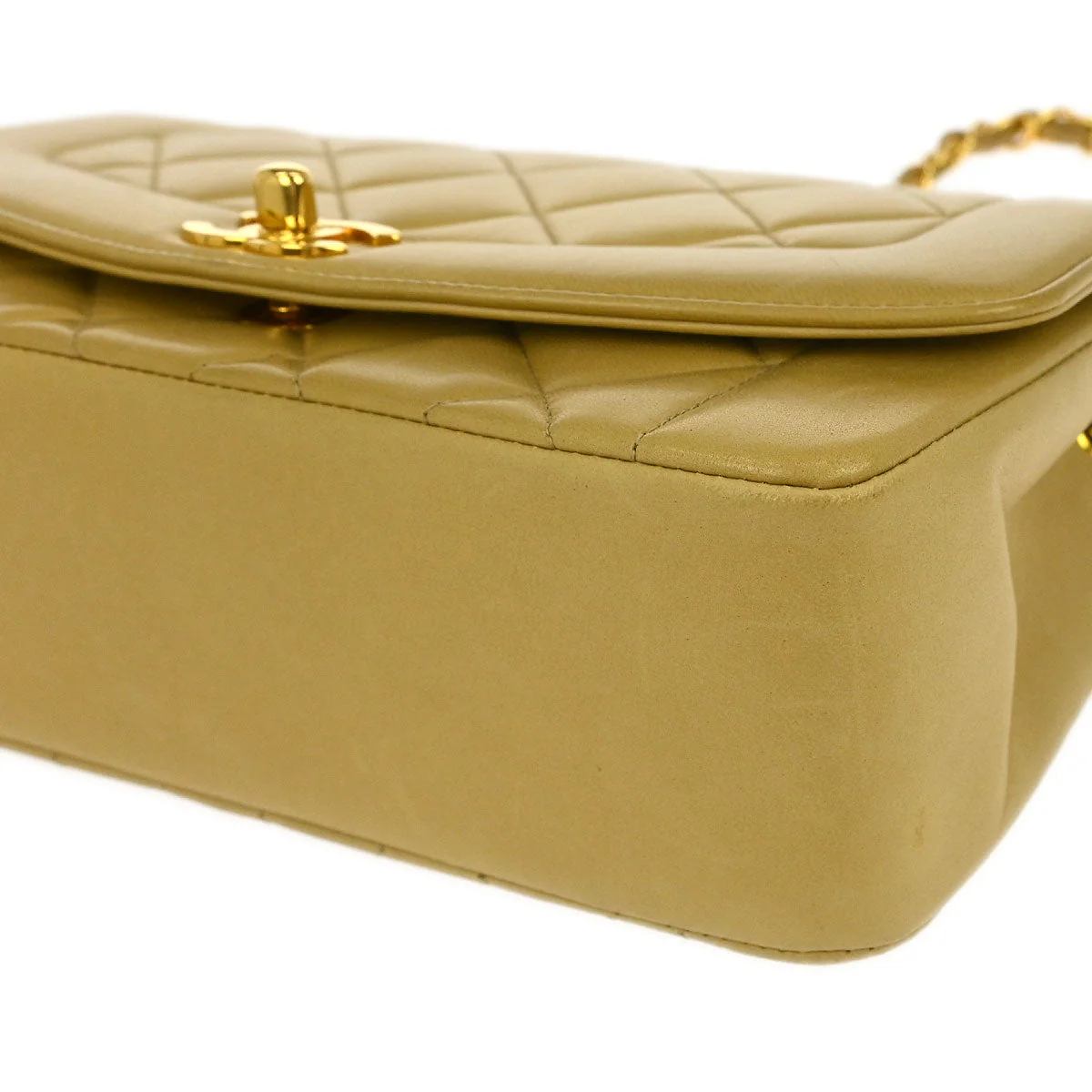 Chanel 1991-1994 Beige Lambskin Small Diana Shoulder Bag - Image 3